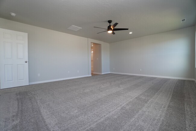 Building Photo - 1218 W Bass River Dr