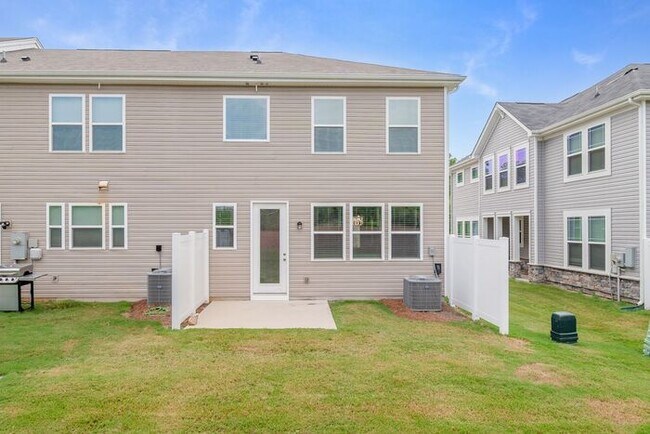 Building Photo - Modern Comfort, Effortless Living & Unbeatable Convenience in Northfield Crossing 3BR/2.5BA, 2 Ca...