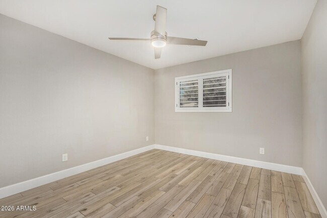 Building Photo - 429 W Flower St