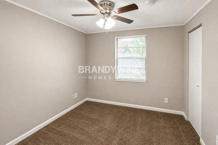 Building Photo - 7418 La Ventura Dr E