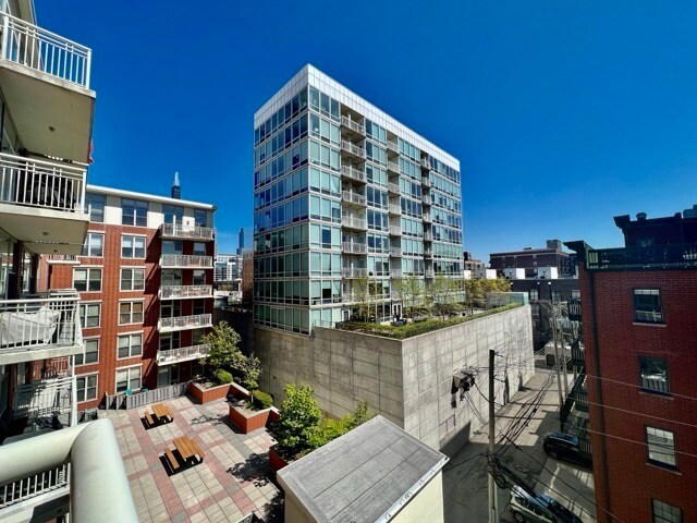 Building Photo - 1001 W Madison St