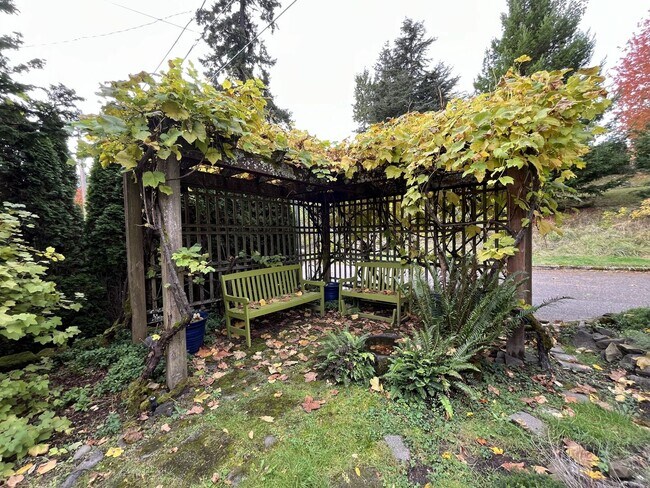 Building Photo - Charming Portland Retreat with Lush Garden, Forest Backdrop & Stylish Updates — Steps to OHSU