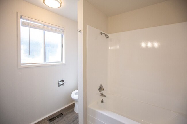 Building Photo - SWINGWOOD