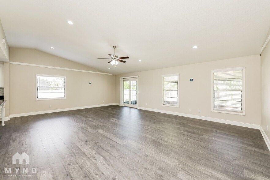 Building Photo - 6529 Seafairer Dr