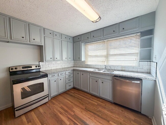 Building Photo - 3415 35th St