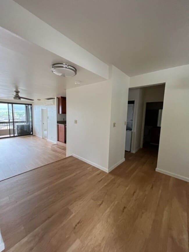 Building Photo - Quiet Spacious Unit $2,800 2/2/1 available...