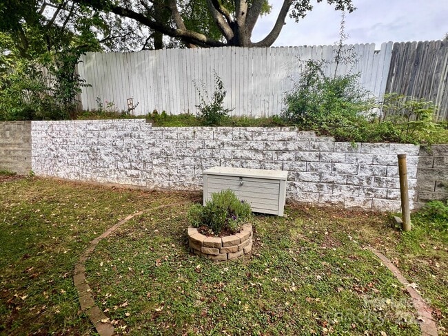 Building Photo - 520 Jakes Ridge Ln