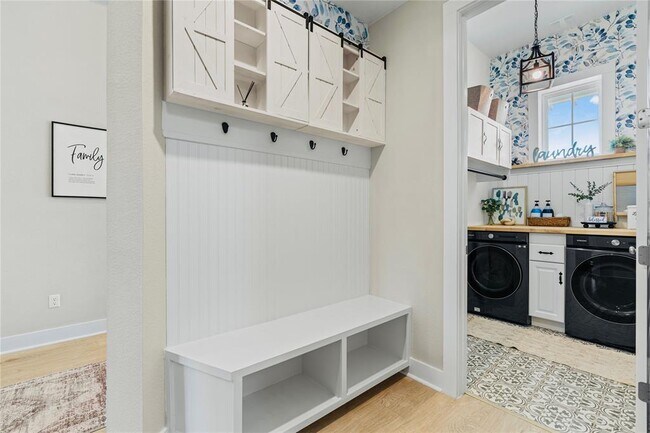 Building Photo - 533 Mallow Rd