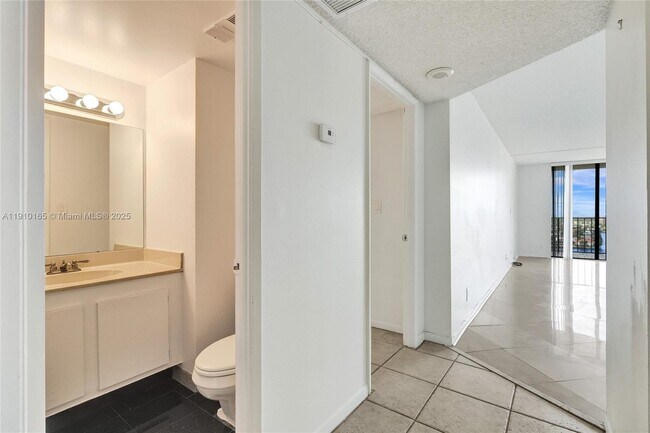 Building Photo - 18151 NE 31st Ct