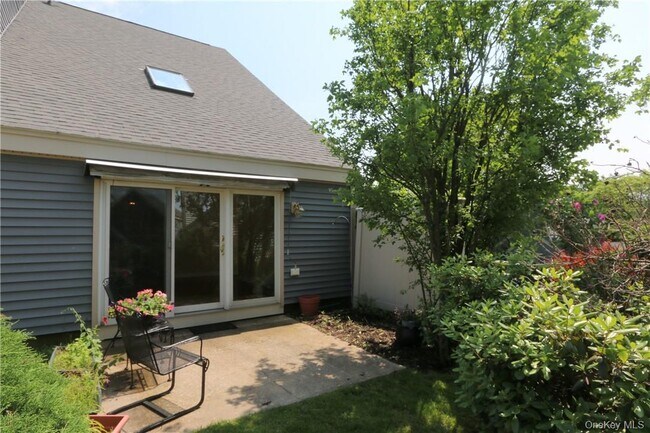 Building Photo - 218 Stoneway Ln