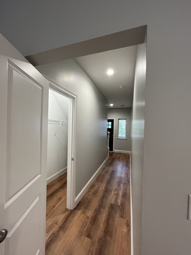 Building Photo - 2405 Rosa RoadRidge Manor Ct