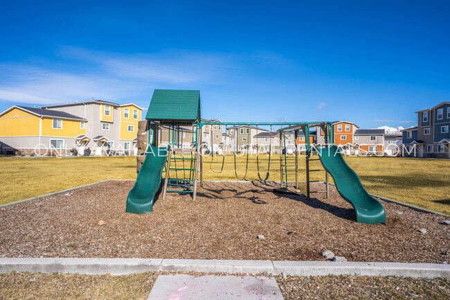 Building Photo - 678 N 190 E