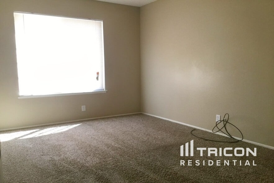 Building Photo - 387 Arlington Cir