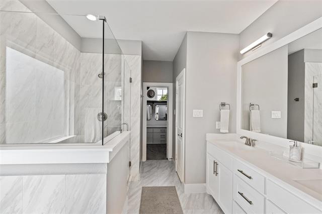 Building Photo - 3034 Encino Dr