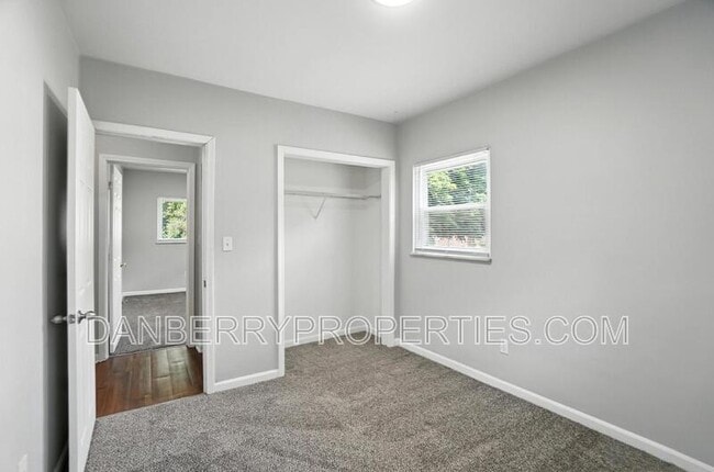 Building Photo - 822 Searles Rd