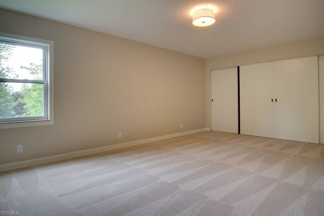 Building Photo - 275 N Portage Path