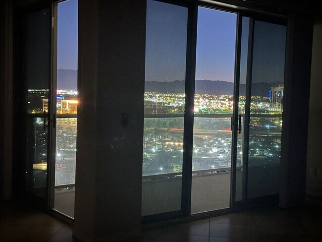 Building Photo - 8255 S Las Vegas Blvd