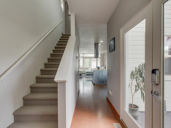 Building Photo - 1705 S Vermont Ave