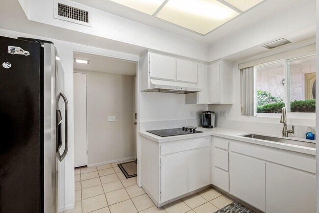 Building Photo - 38941 Kilimanjaro Dr