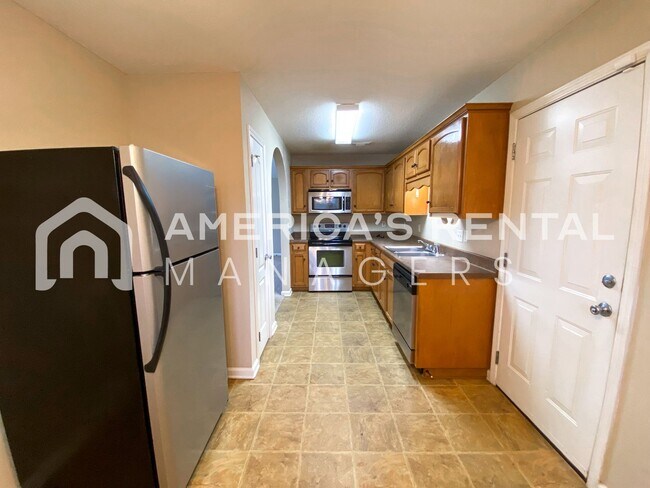 Building Photo - 15915 Lexie Dr