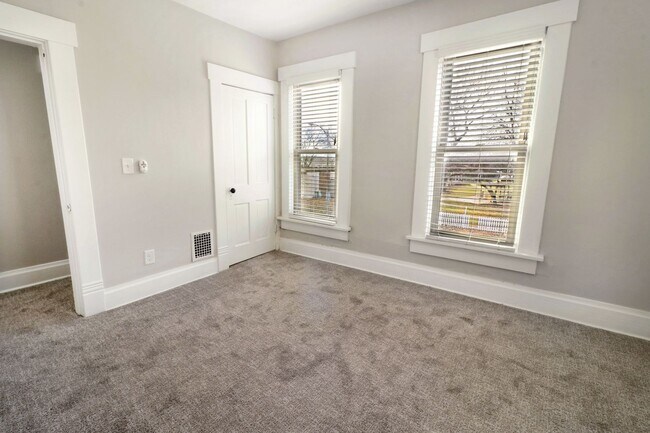 Building Photo - 916-918-918 Harrison Ave