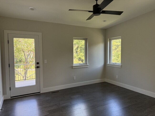 Building Photo - New Home off Tunnel Road