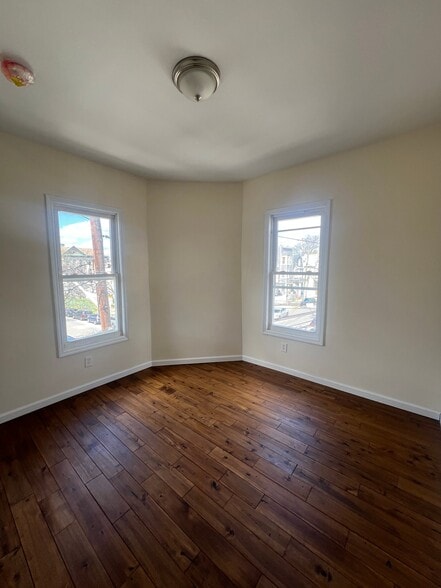 Building Photo - 820 S 15th St