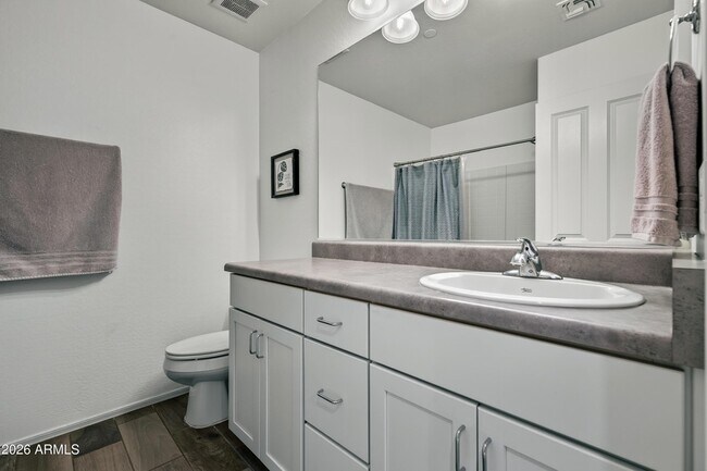 Building Photo - 652 Brindle Dr