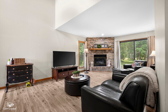 Building Photo - 306 Grande Dr