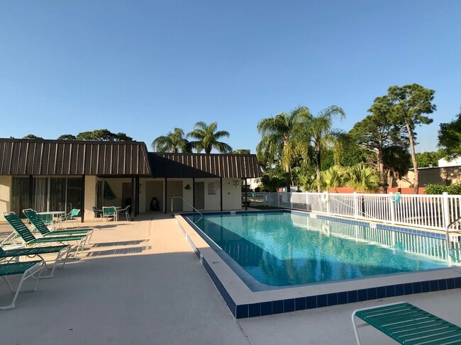 Building Photo - 629 Ridge Club Dr