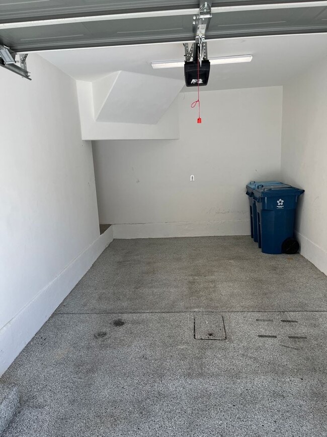 Building Photo - 2 BED / 2 BA - ALL APPLIANCES - COMMUNITY ...