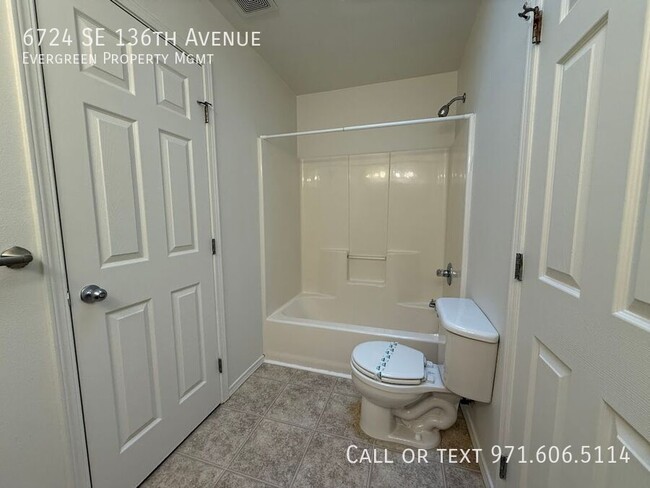 Building Photo - 6724 SE 136th Ave