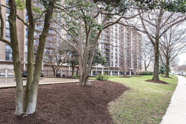 Building Photo - Studio Condo with all utilities included for rent!