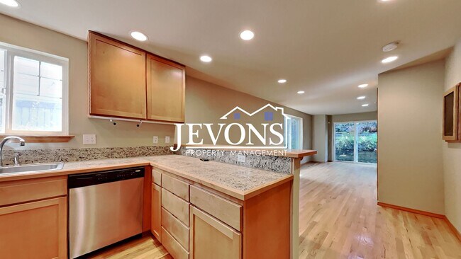 Building Photo - Coming soon! Charming two-story condo with two master suites - Pet Friendly!