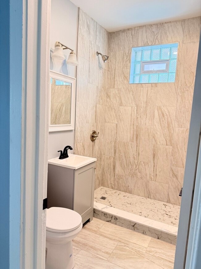 Building Photo - 3821 W Fillmore St