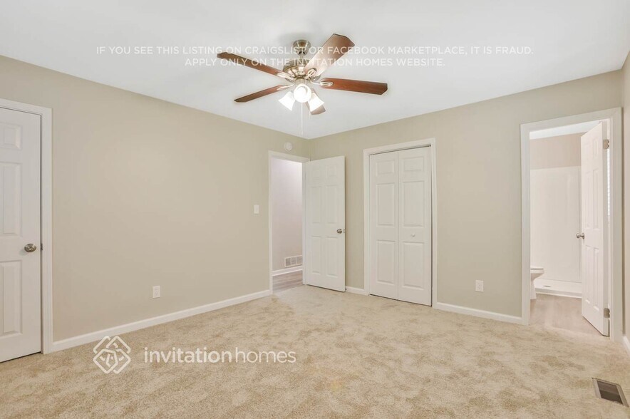 Building Photo - 2045 Devore Dr SW