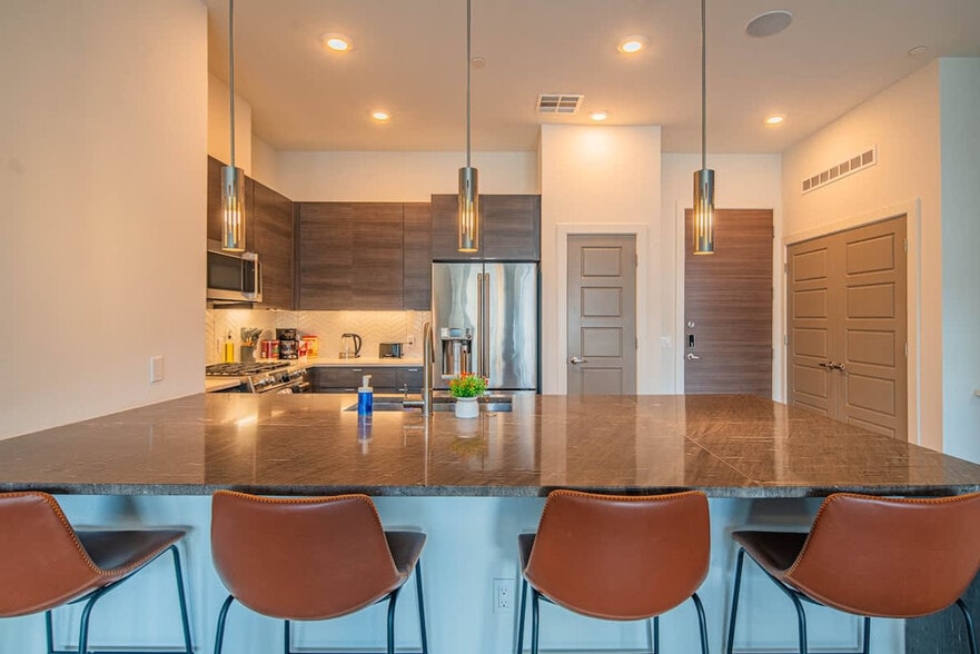 Building Photo - 15501 N Dial Blvd