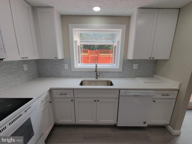 Building Photo - 7598 Springfield Hills Dr