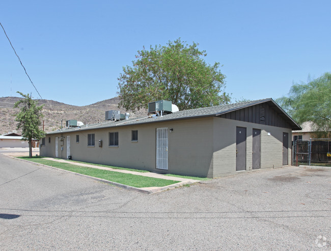 Primary Photo - Desert Cove Gardens