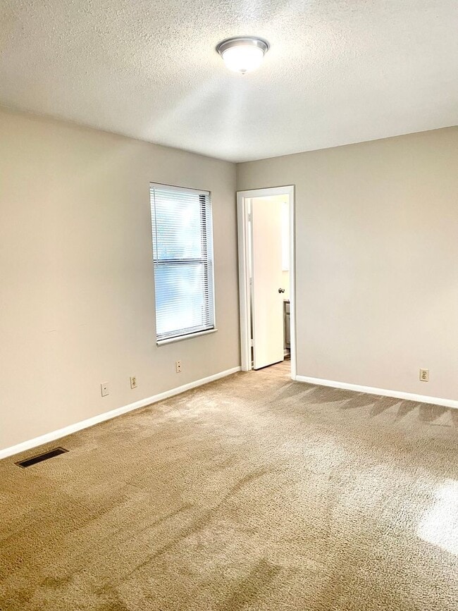 Building Photo - ****COMING SOON**** 2 Bedroom, 1.5 Bath in...
