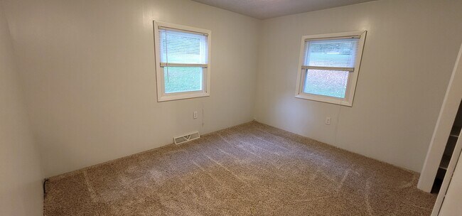 Building Photo - 281 Acre Ave