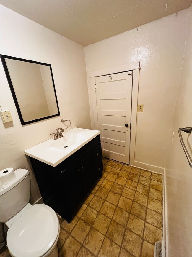 Building Photo - 2-Bed, 1-Bath Home with Detached Garage & ...