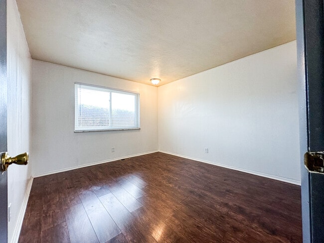 Building Photo - 2225 Lackland Rd