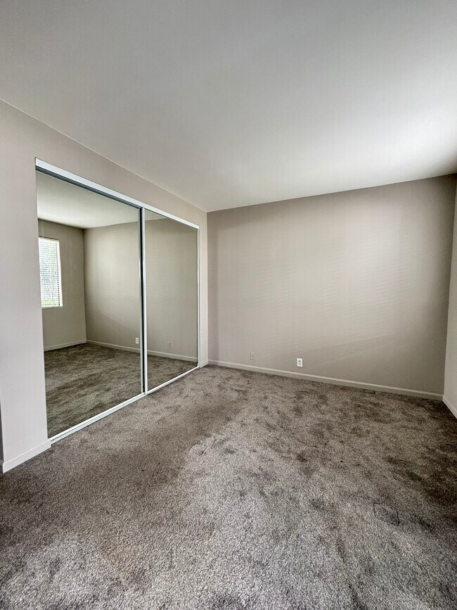Building Photo - 2232 River Run Dr