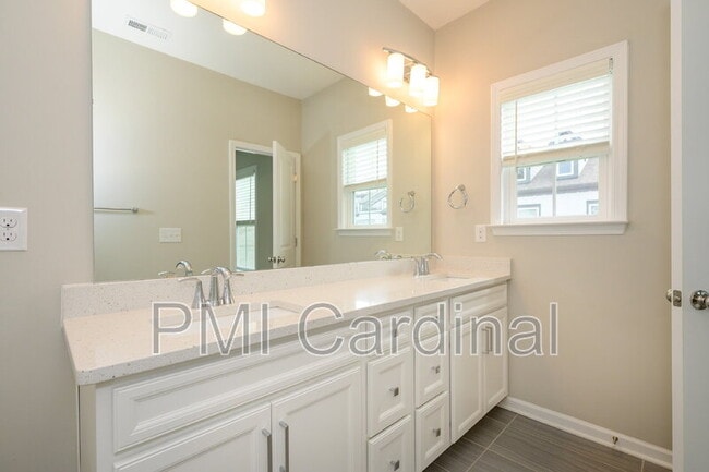 Building Photo - 604 Tudor Park Way