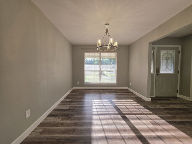 Building Photo - 1682 Village Pkwy