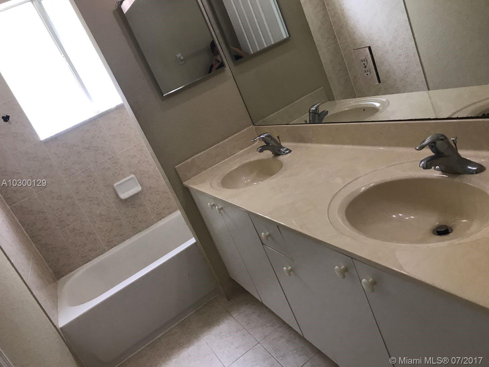 Building Photo - 8440 SW 150th Ave