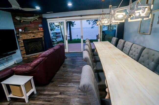 Building Photo - FULLY FURNISHED LAKE HOME