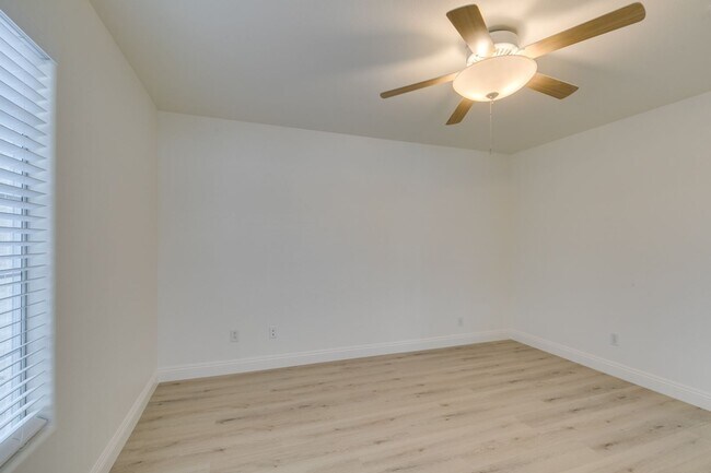 Building Photo - 437 Palegold St