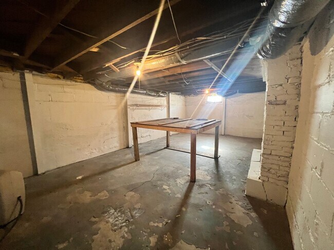 Building Photo - Spacious 4 Bedroom, 2 Bath Home with 3-Car Garage – Near WSU – Available Now!